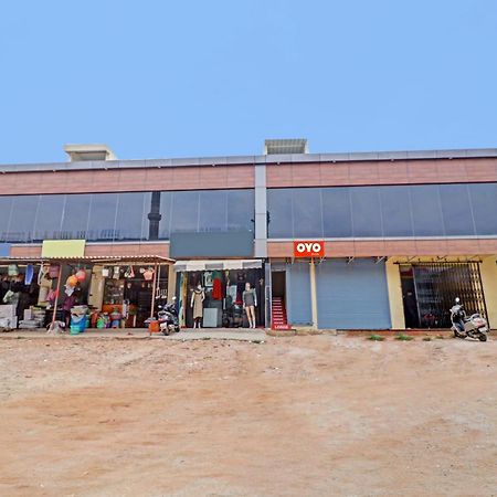 Hotel O Lakshmi Sri Deluxe Boarding & Lodgeing Kumbalgod Exterior photo
